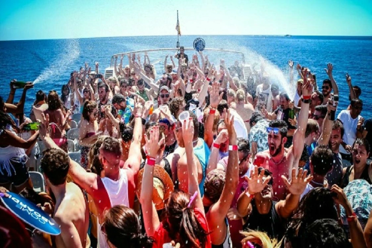 THE BIGGEST BOAT PARTY 🚤🌅 3H CATAMARAN + DJ & DRINKS