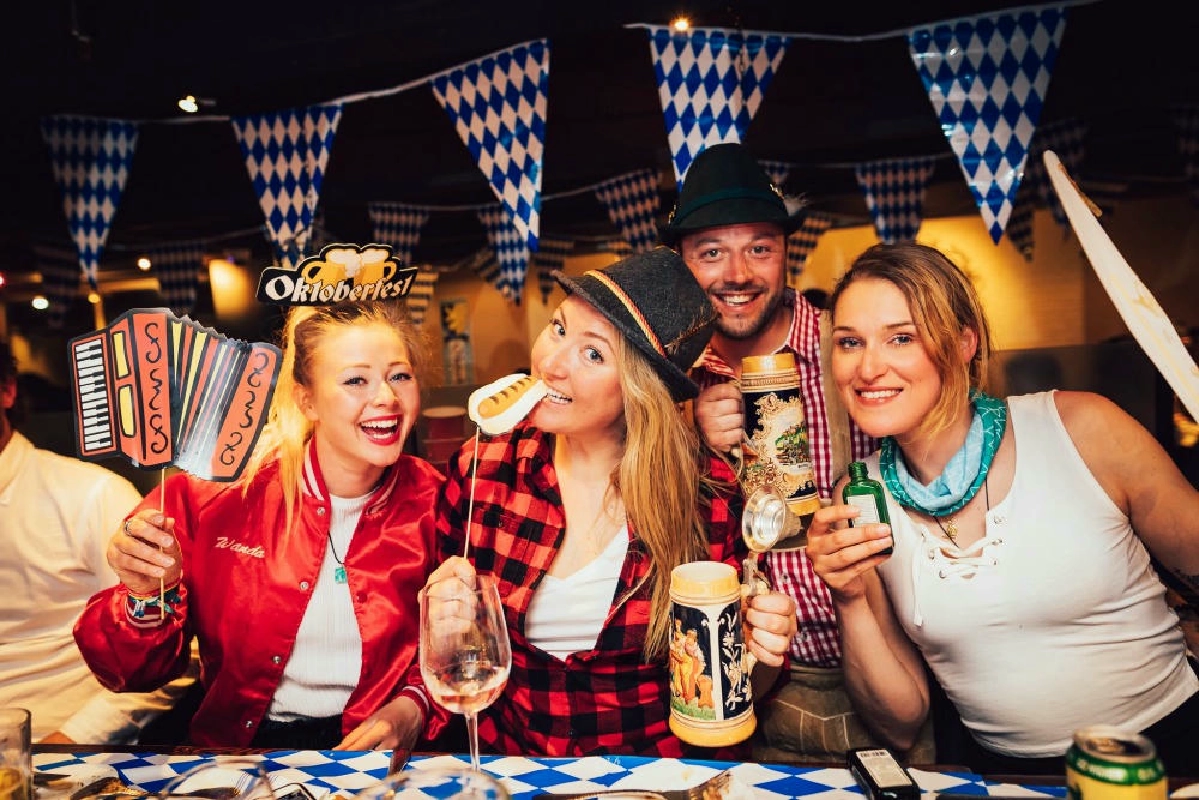 OKTOBERFEST PARTY 🍺🥨 & FREE SALSA-BACHATA CLASS 💃 + FREE SHOT WITH 0.5L BEER